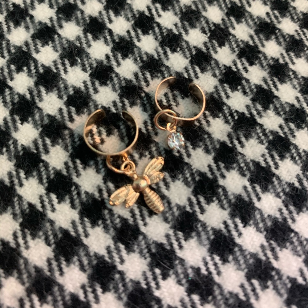 FREE 𝟮 𝗘𝗮𝗿𝗖𝘂𝗳𝗳𝘀 ❣︎
